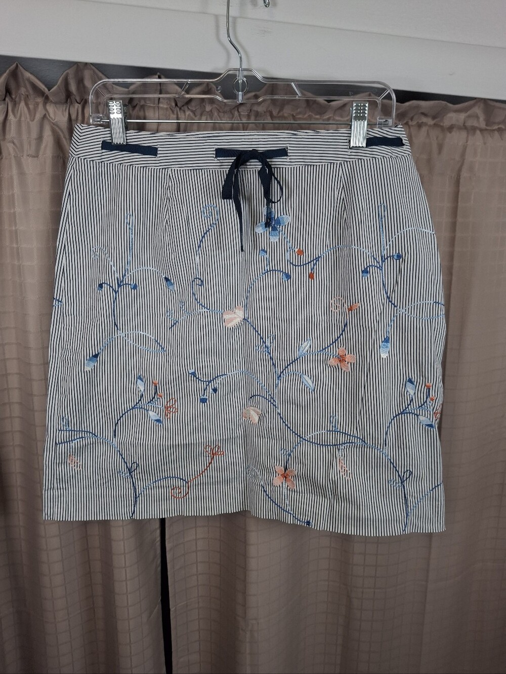 Talbots Stretch White Embroidered Skirt Striped Embroidered Ribbon Belt Size 12